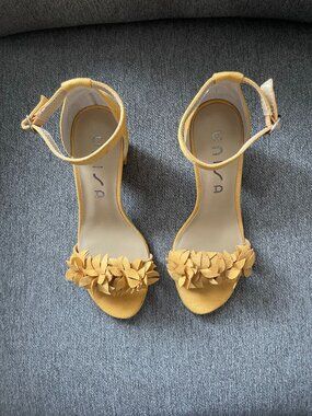 Floral Trim Heels (Size 7)